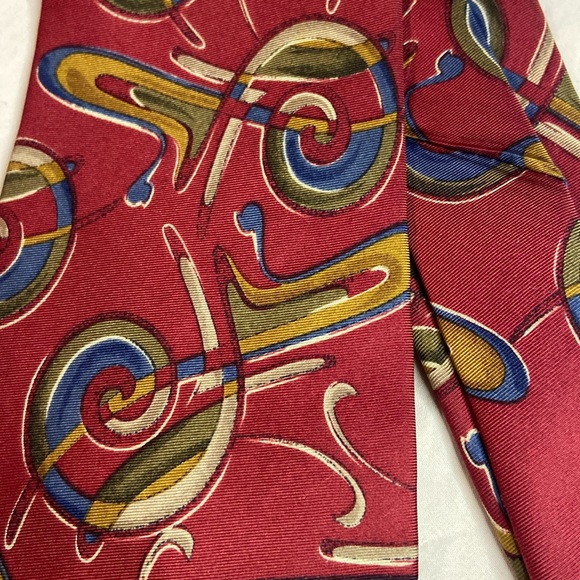 Men’s Cranberry Red W/ Abstract Design Silk Tie Necktie Silk Accents - Picture 2 of 7